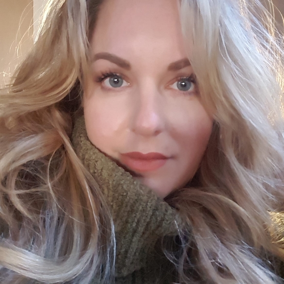 Meet your Posher, Julia - Picture 1 of 1